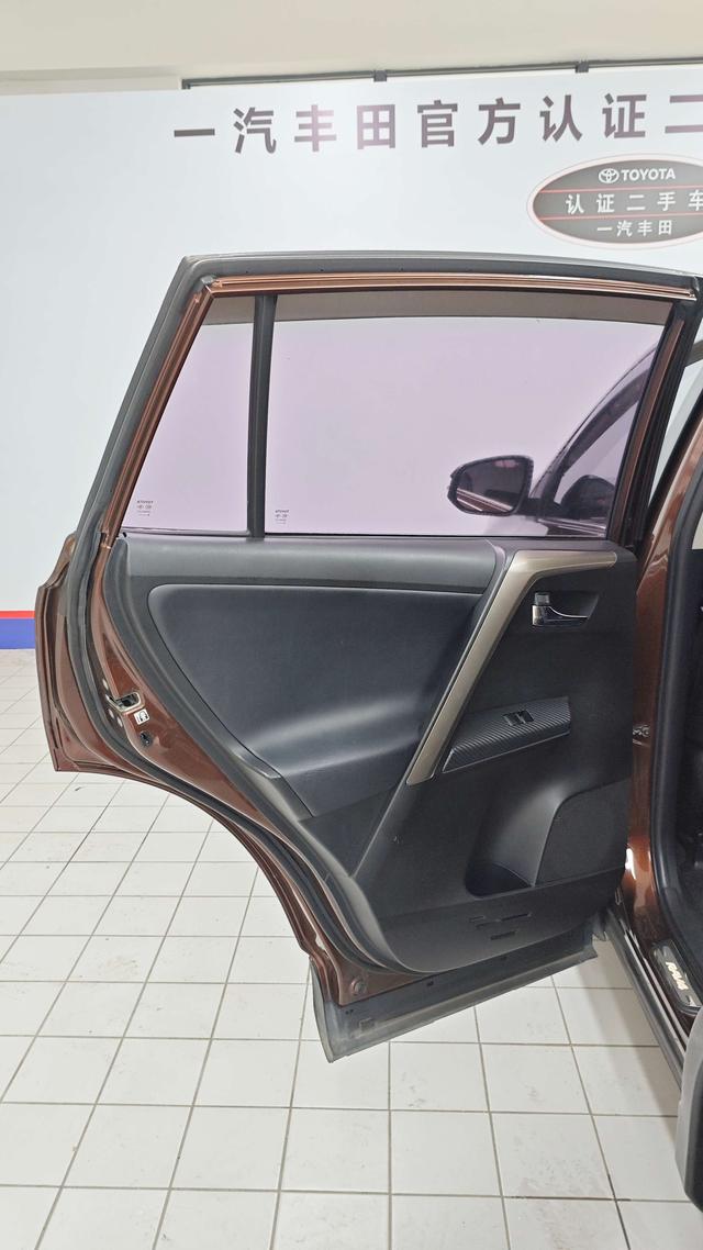 Toyota RAV4 2013 thumb 11