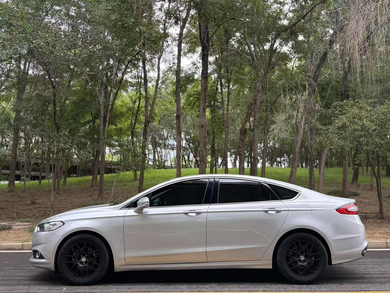 Ford Mondeo 2013 thumb 11