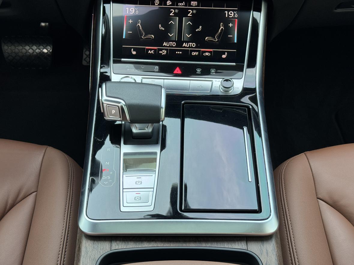 Audi Q7 2020 thumb 10