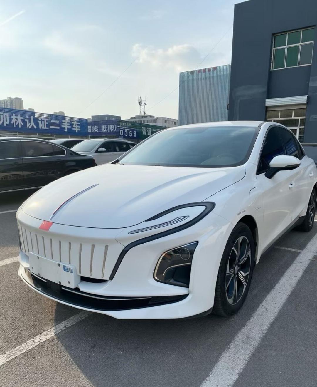 Hongqi E-QM5 2024 thumb 4