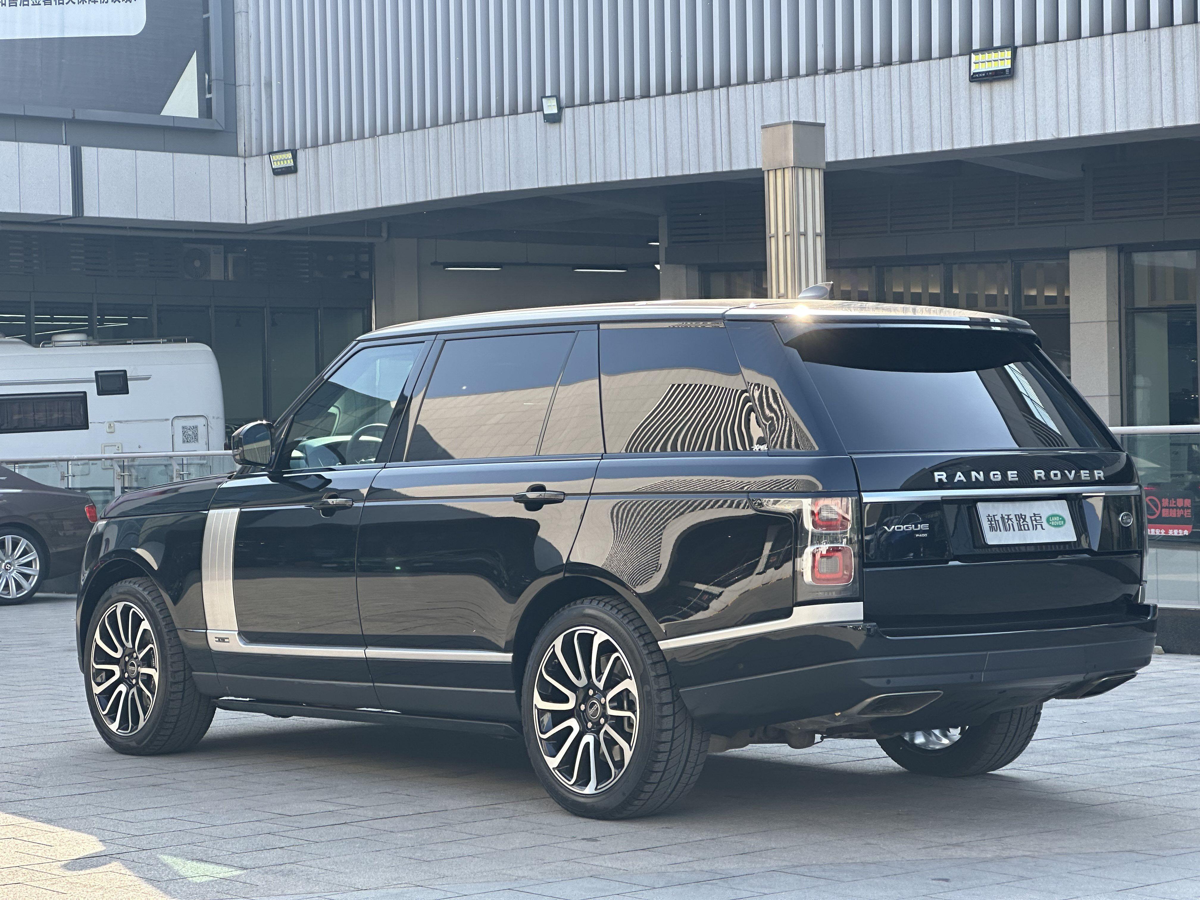 Land Rover Range Rover 2020 thumb 2