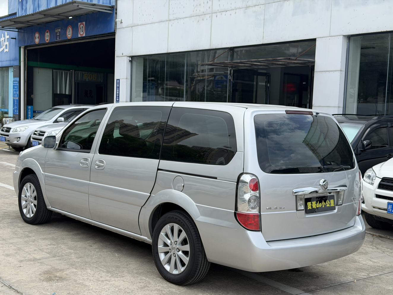 Buick GL8 2011 thumb 2