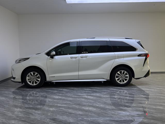 Toyota Granvia 2023 thumb 2
