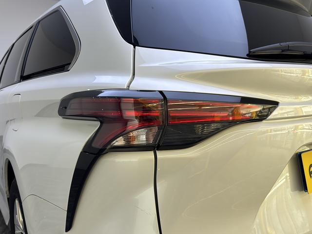 Toyota Granvia 2023 thumb 11