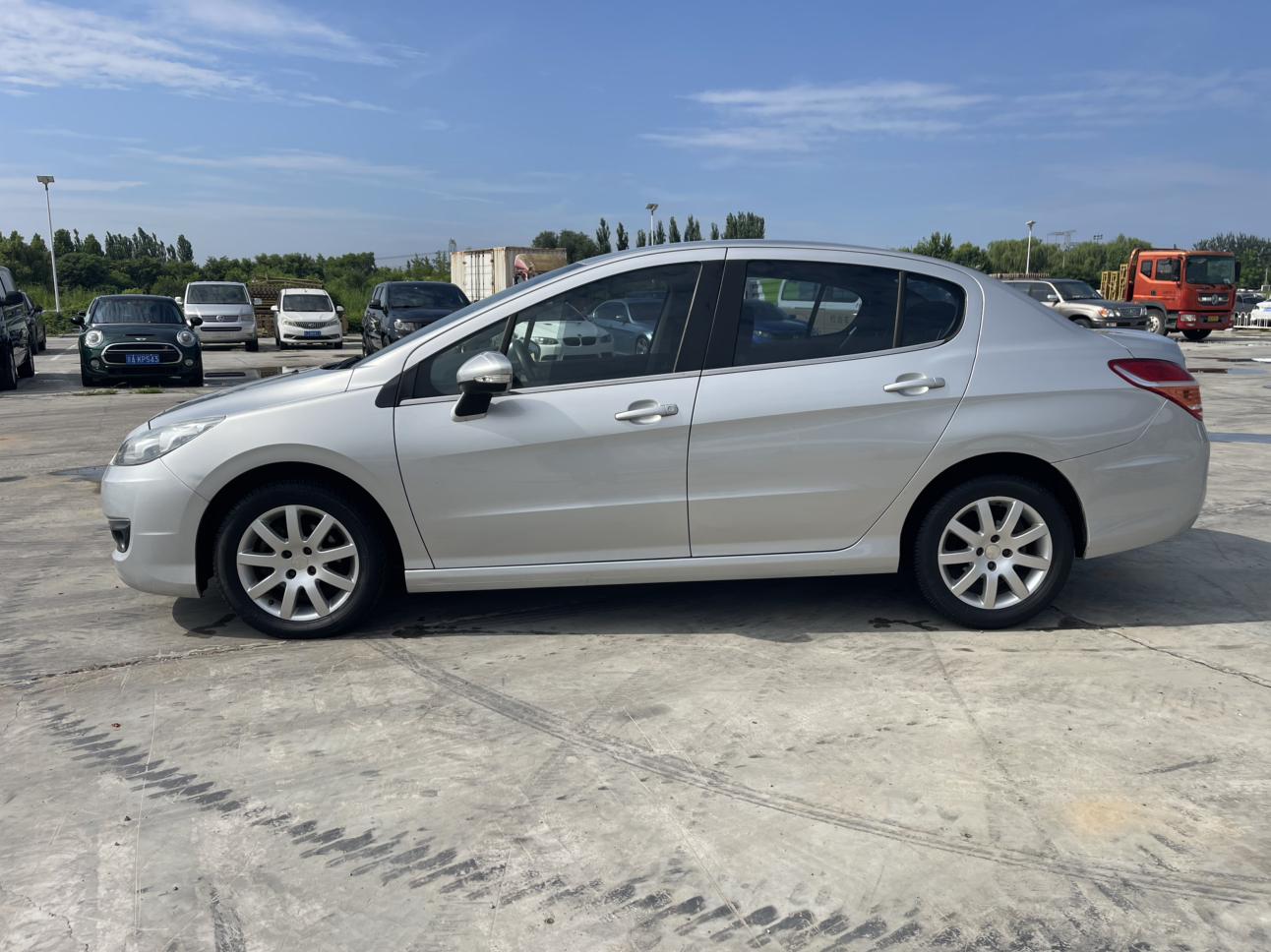 Peugeot 308 2013 thumb 2