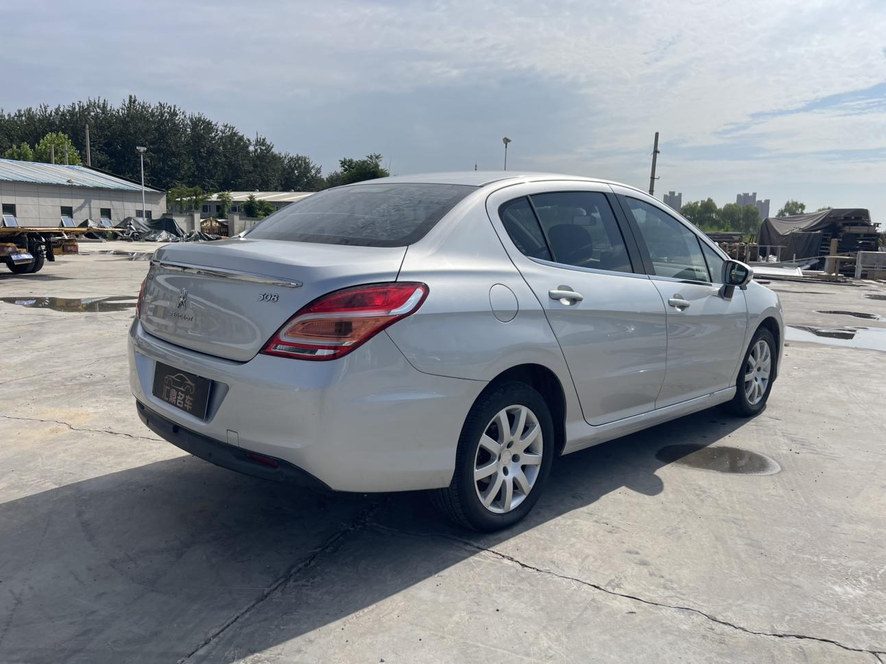 Peugeot 308 2013 thumb 5