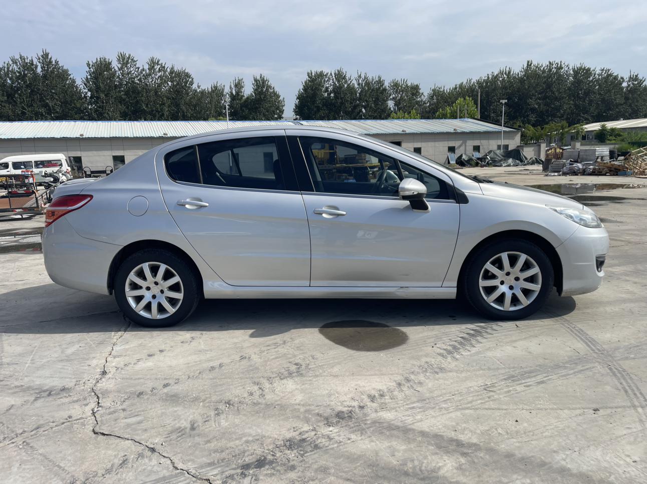 Peugeot 308 2013 thumb 6