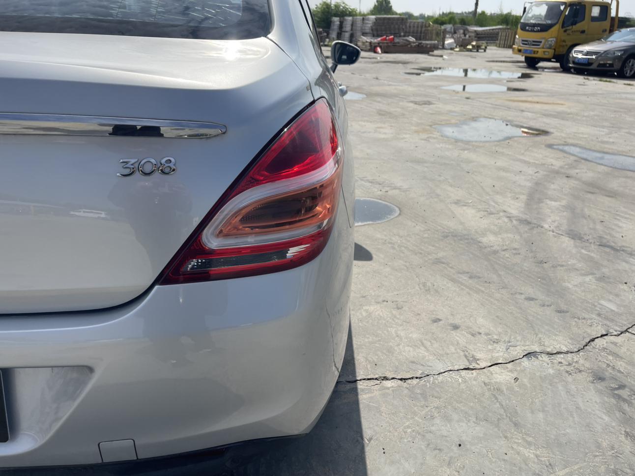 Peugeot 308 2013 thumb 8