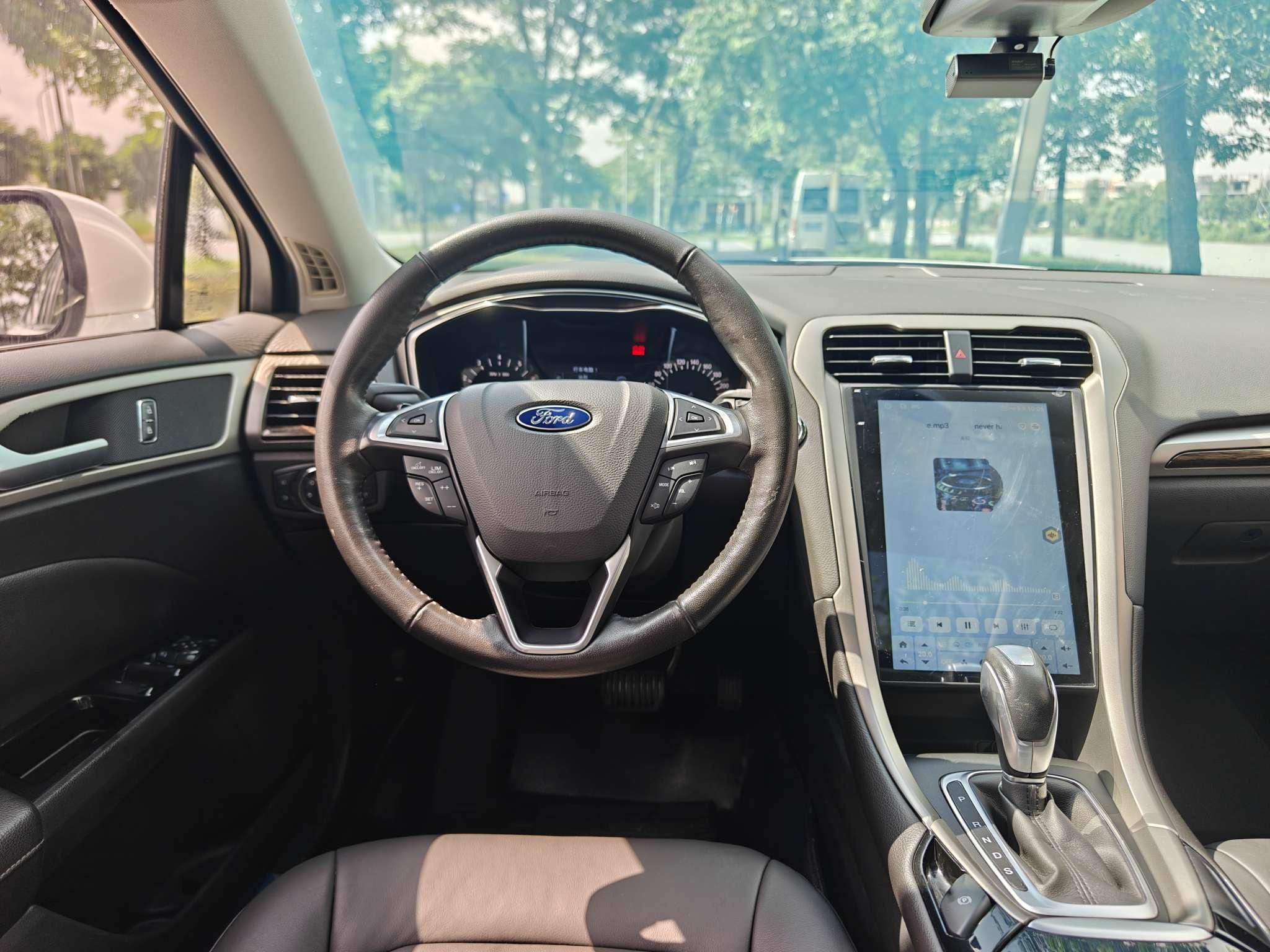 Ford Mondeo 2013 thumb 9