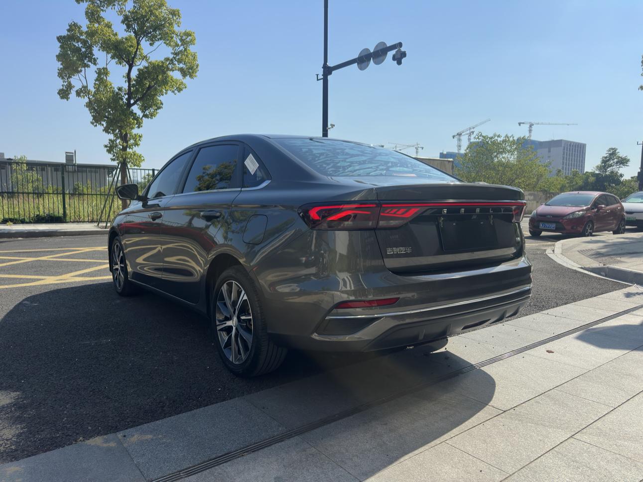 Geely Emgrand 2023 thumb 3