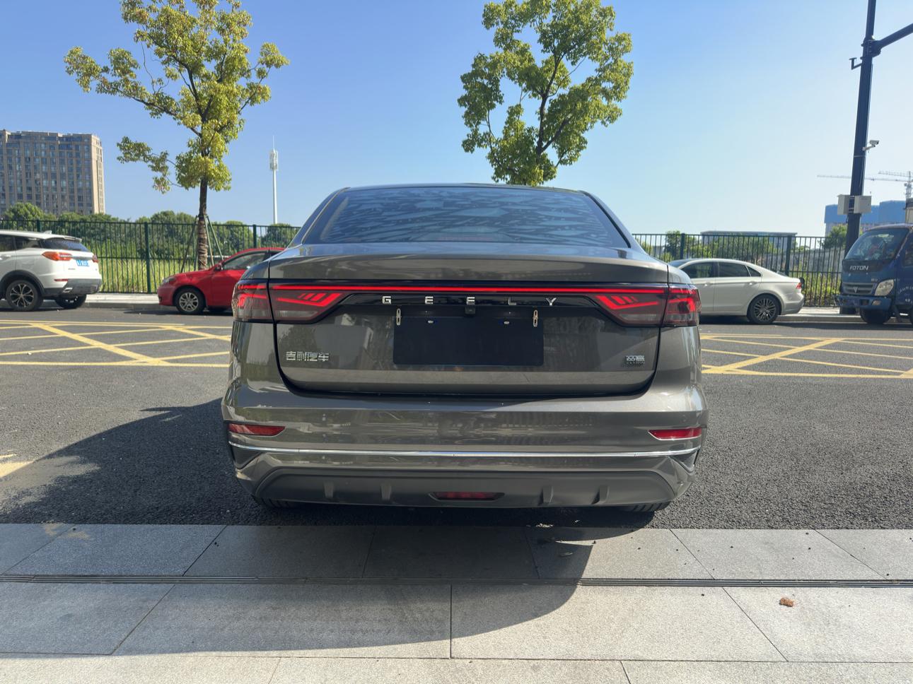 Geely Emgrand 2023 thumb 4