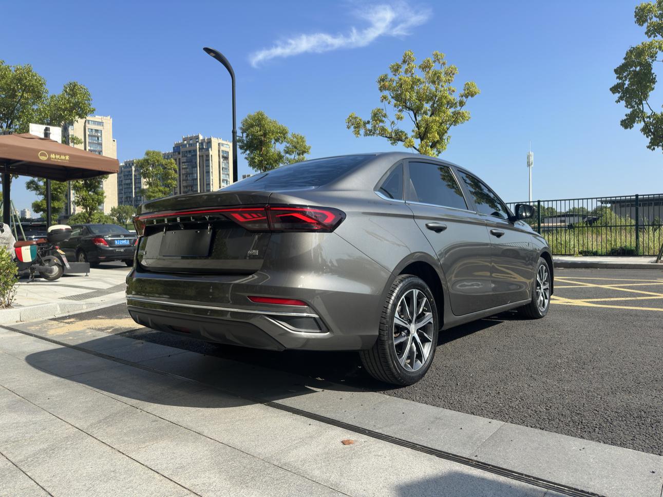 Geely Emgrand 2023 thumb 5