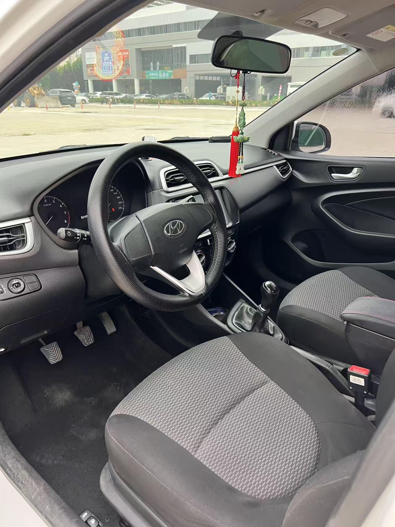 Hyundai Solaris 2017 thumb 6