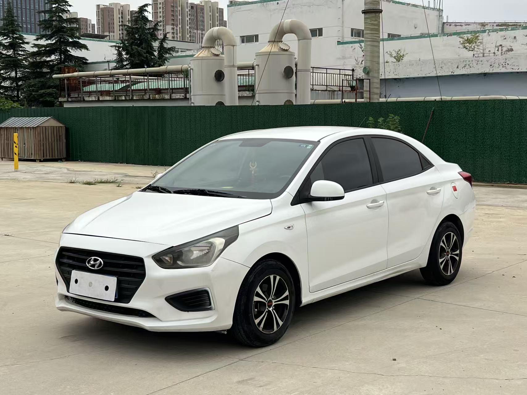 Hyundai Solaris 2017 thumb 8