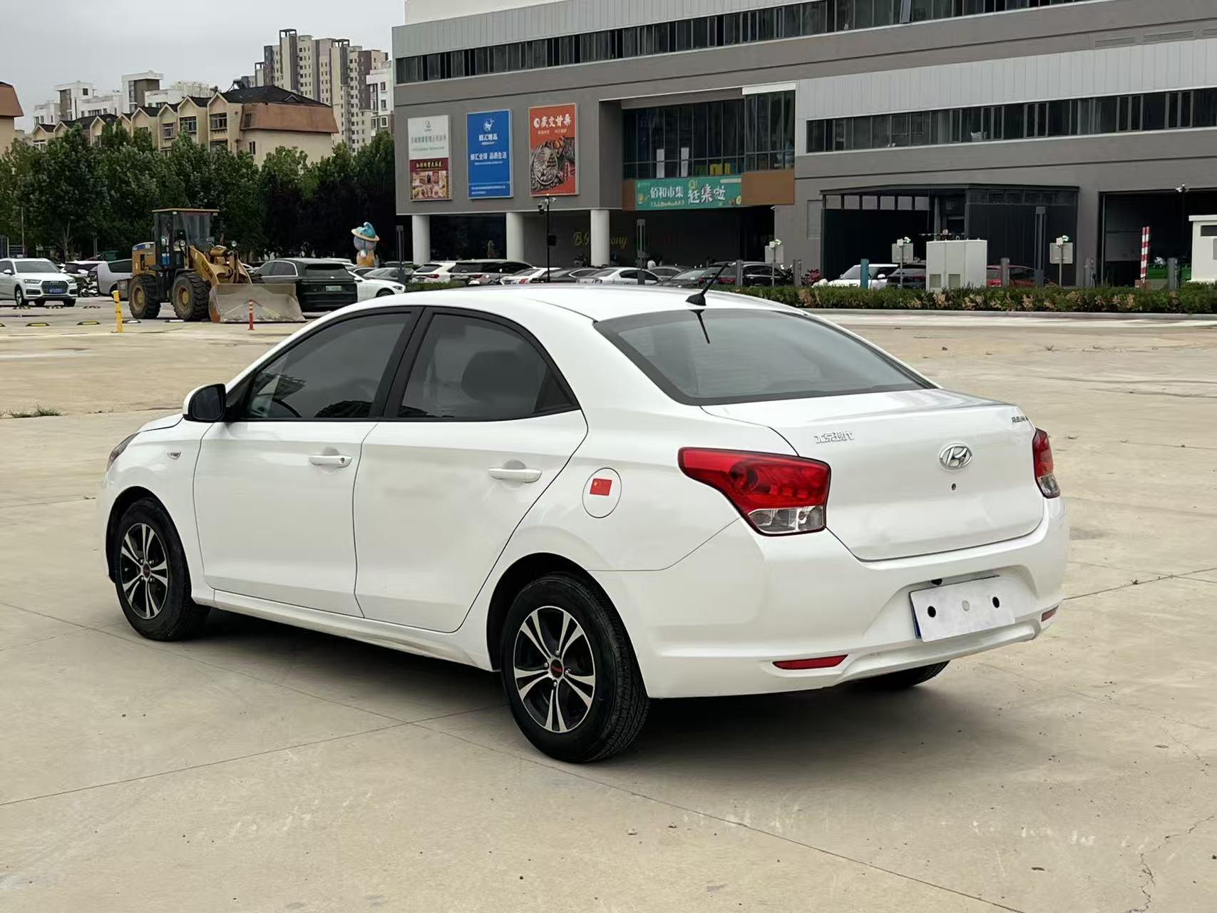 Hyundai Solaris 2017 thumb 11