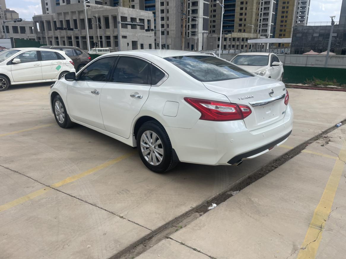Nissan Altima 2016 thumb 3