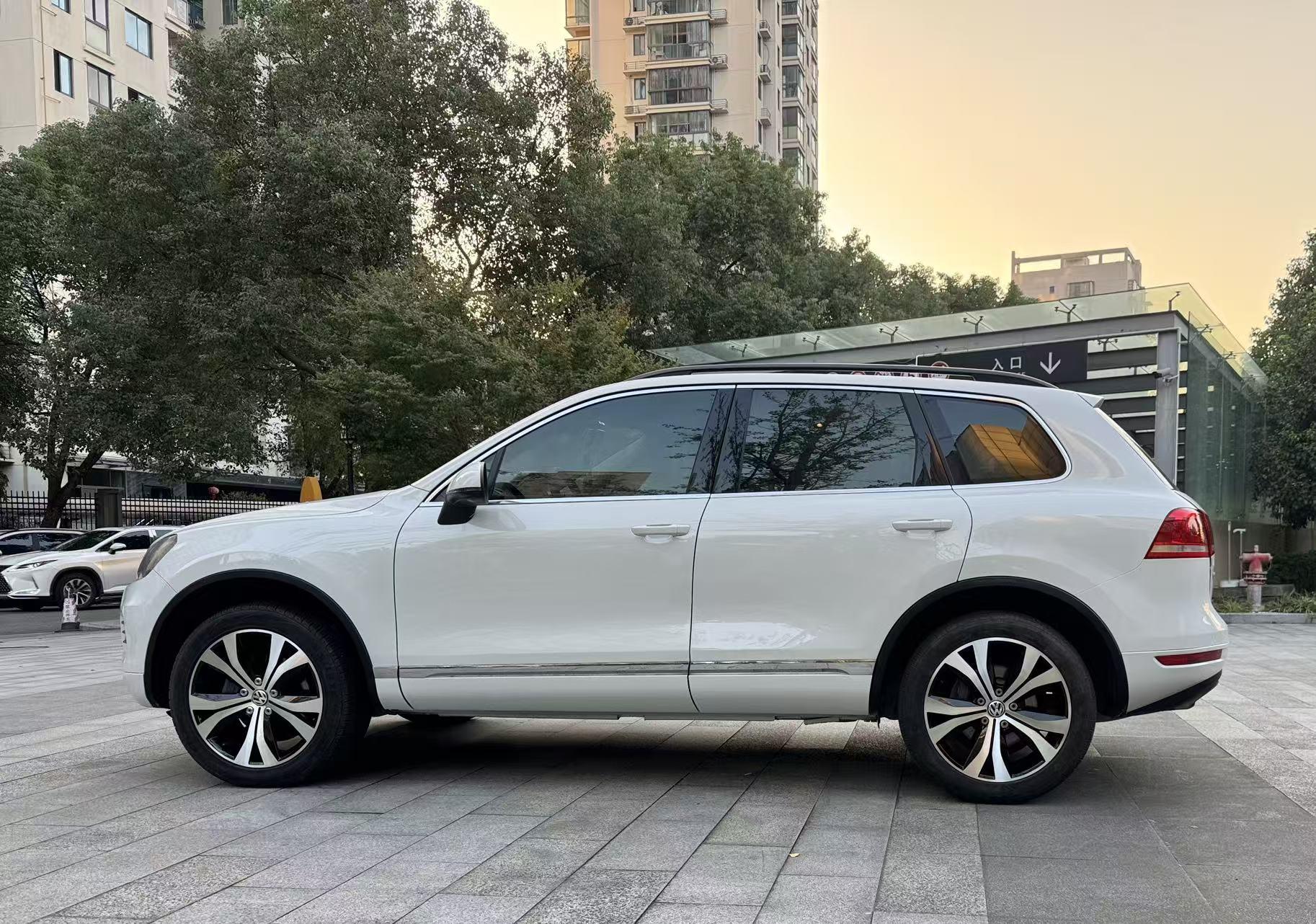 Volkswagen Touareg 2013 thumb 2