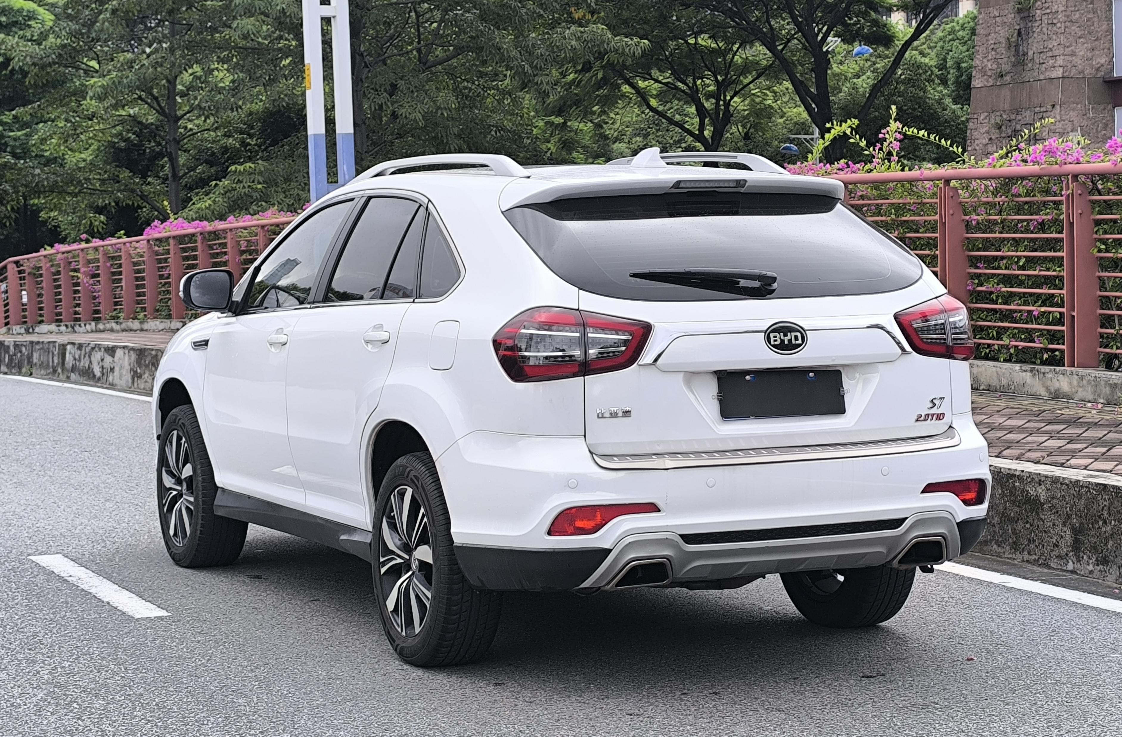 BYD S6 2017 thumb 3