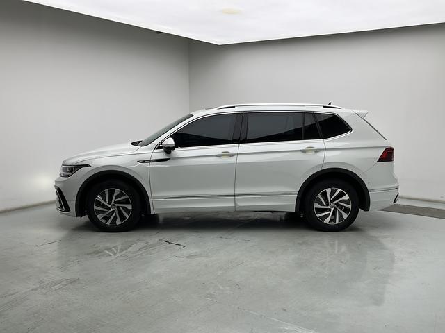 Volkswagen Tiguan 2023 thumb 2