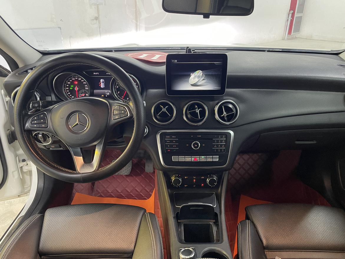 Mercedes-Benz GLA 2018 thumb 6