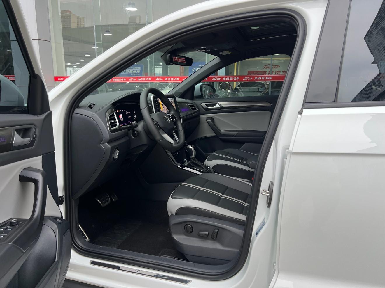Volkswagen T-Roc 2024 thumb 6