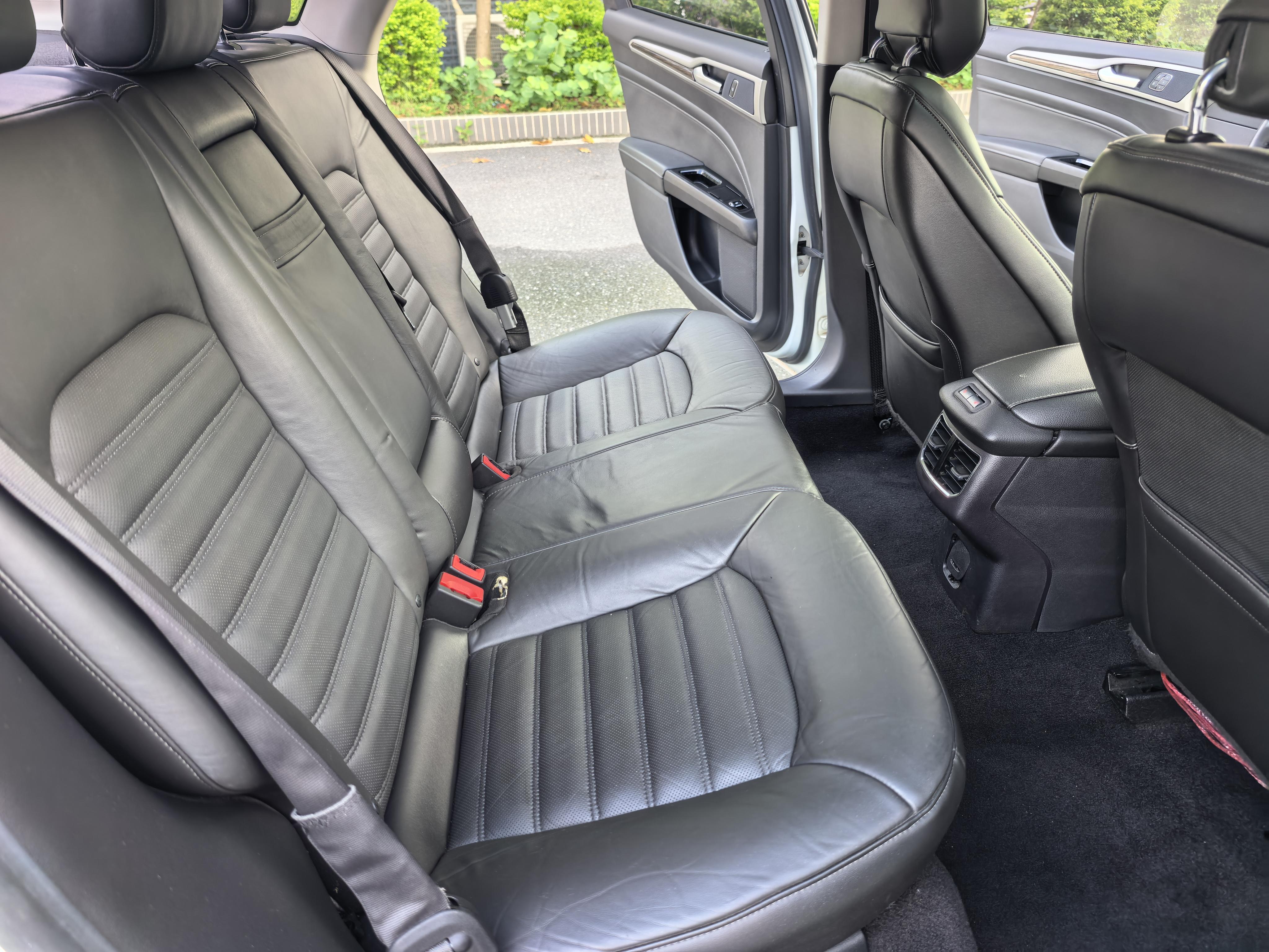 Ford Mondeo 2013 thumb 8