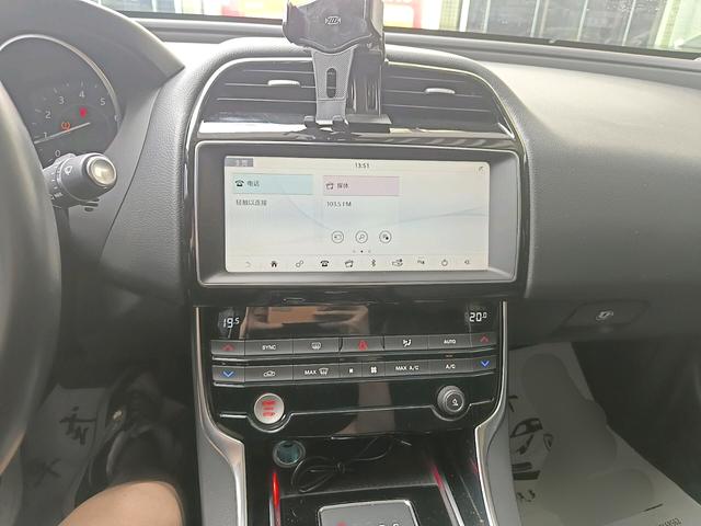 Jaguar XEL 2019 thumb 3