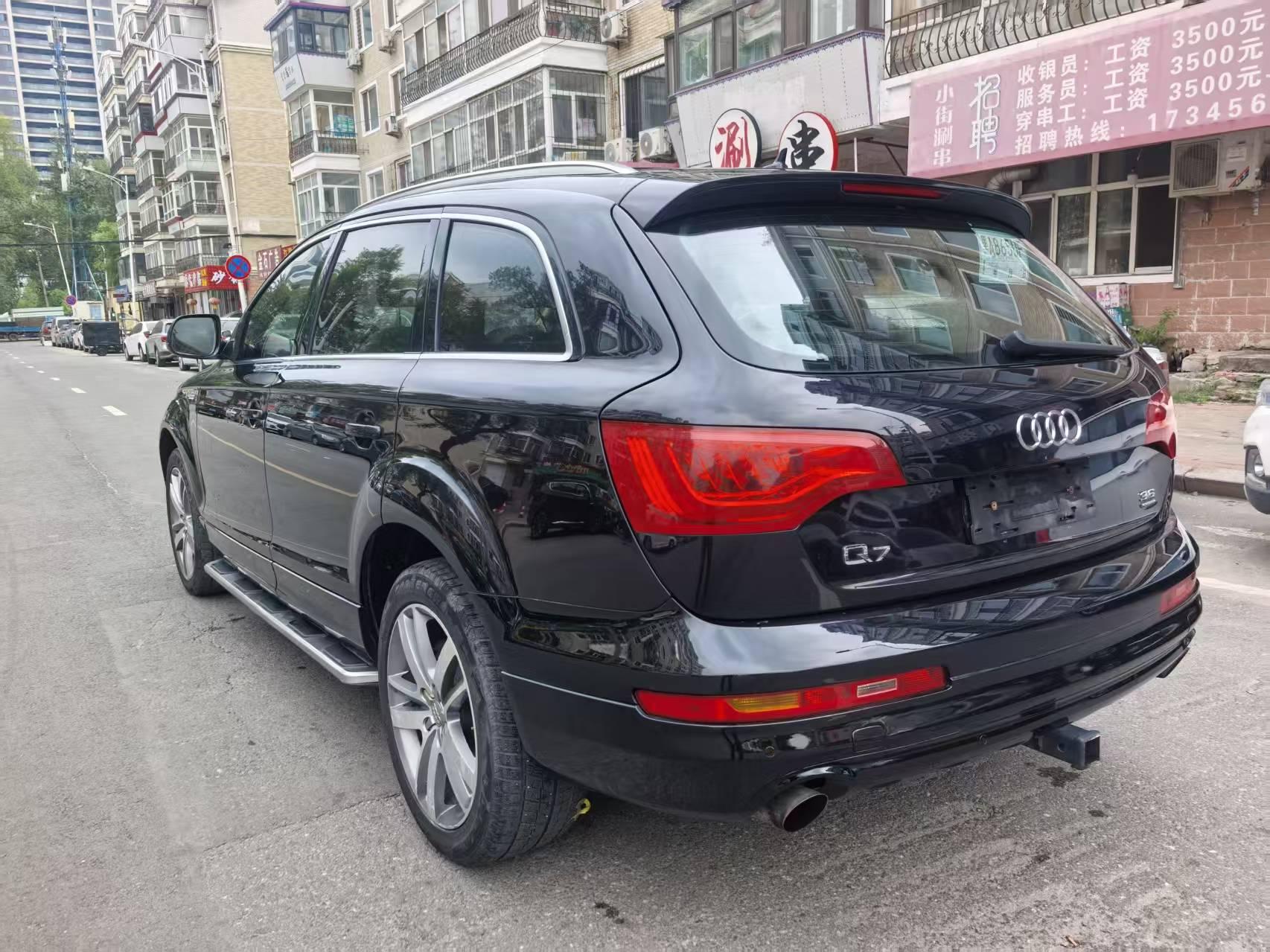 Audi Q7 2010 thumb 2