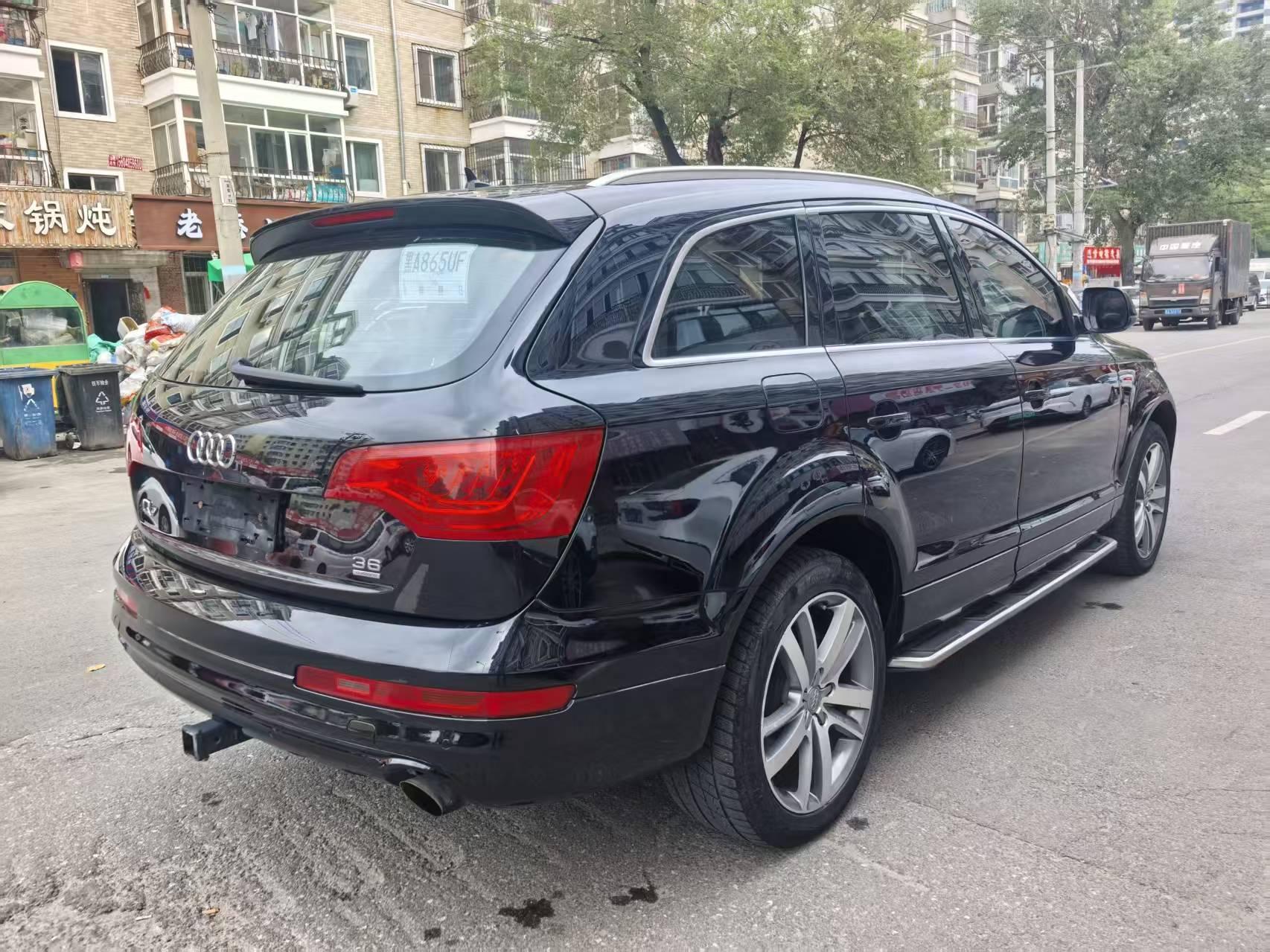 Audi Q7 2010 thumb 4