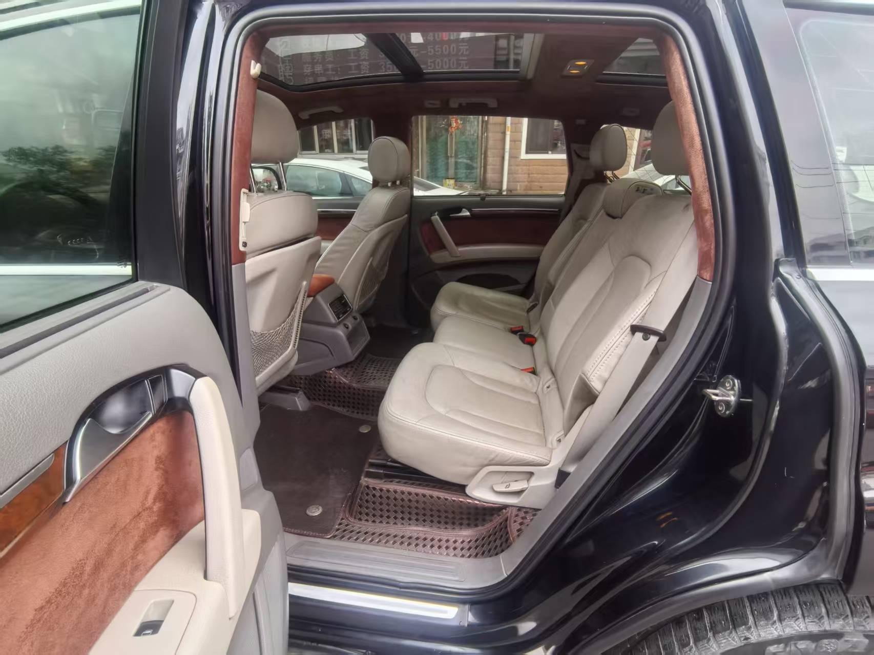 Audi Q7 2010 thumb 7