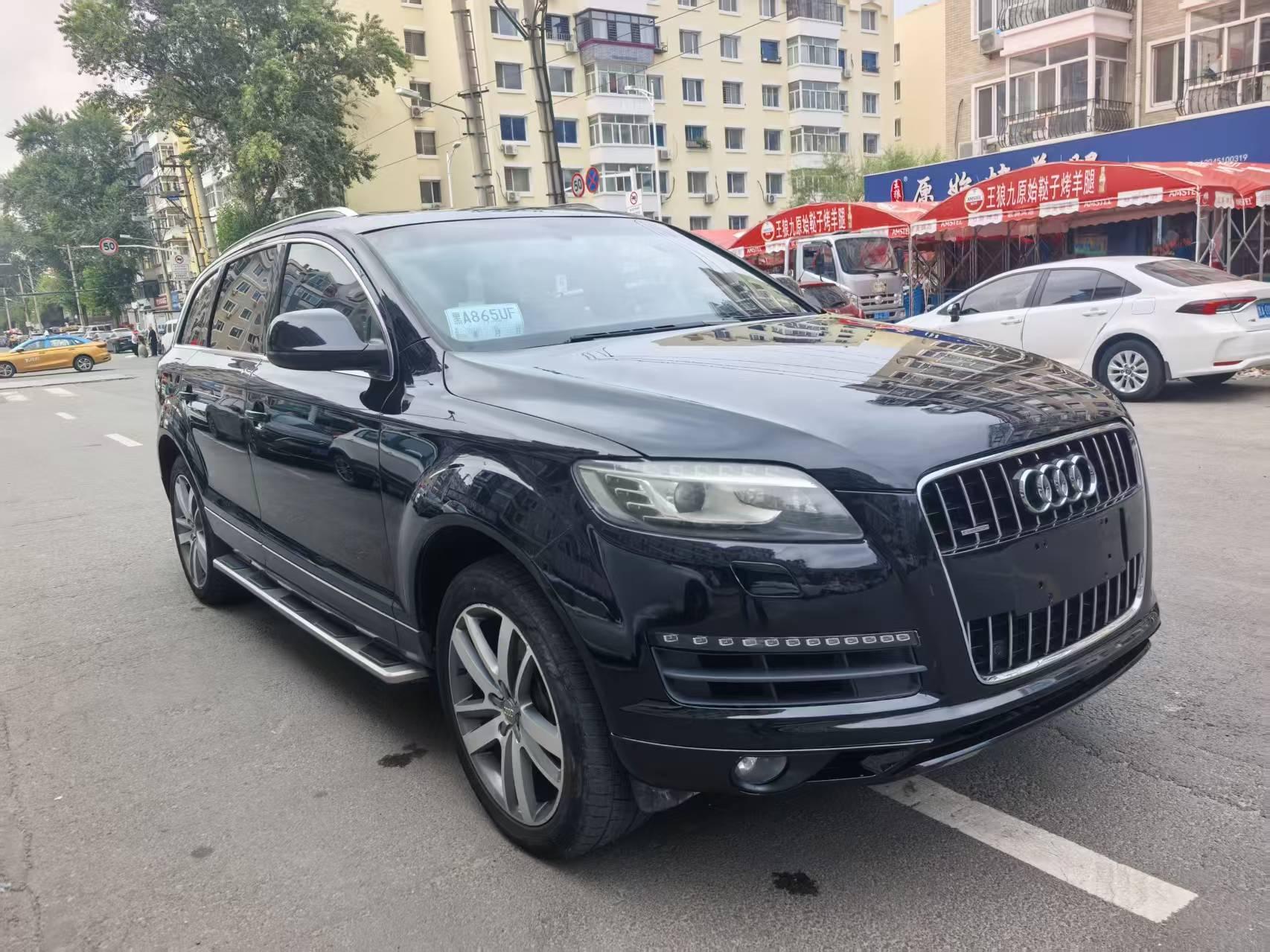Audi Q7 2010 thumb 10
