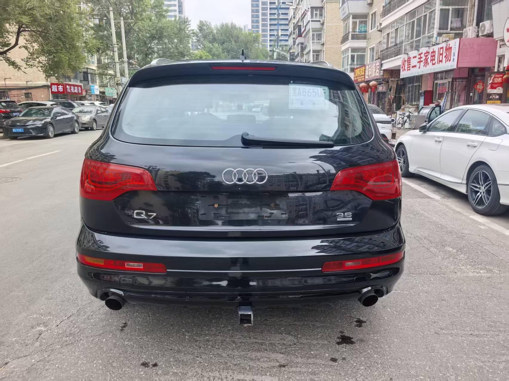 Audi Q7 2010 thumb 12