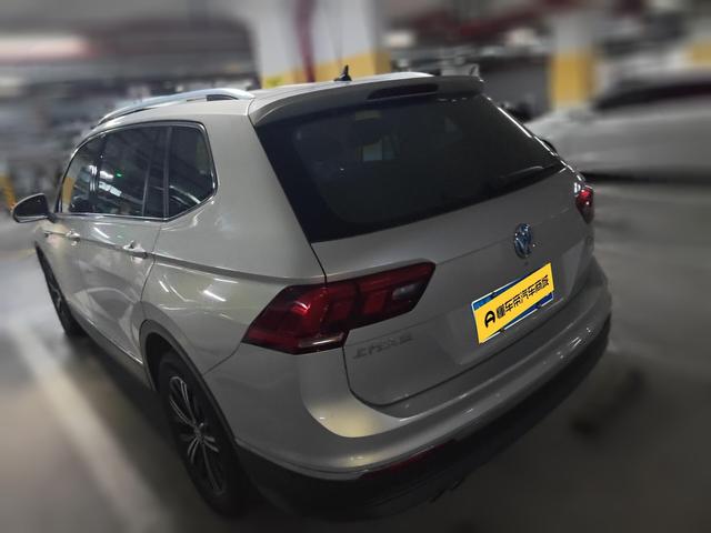 Volkswagen Tiguan 2019 thumb 2