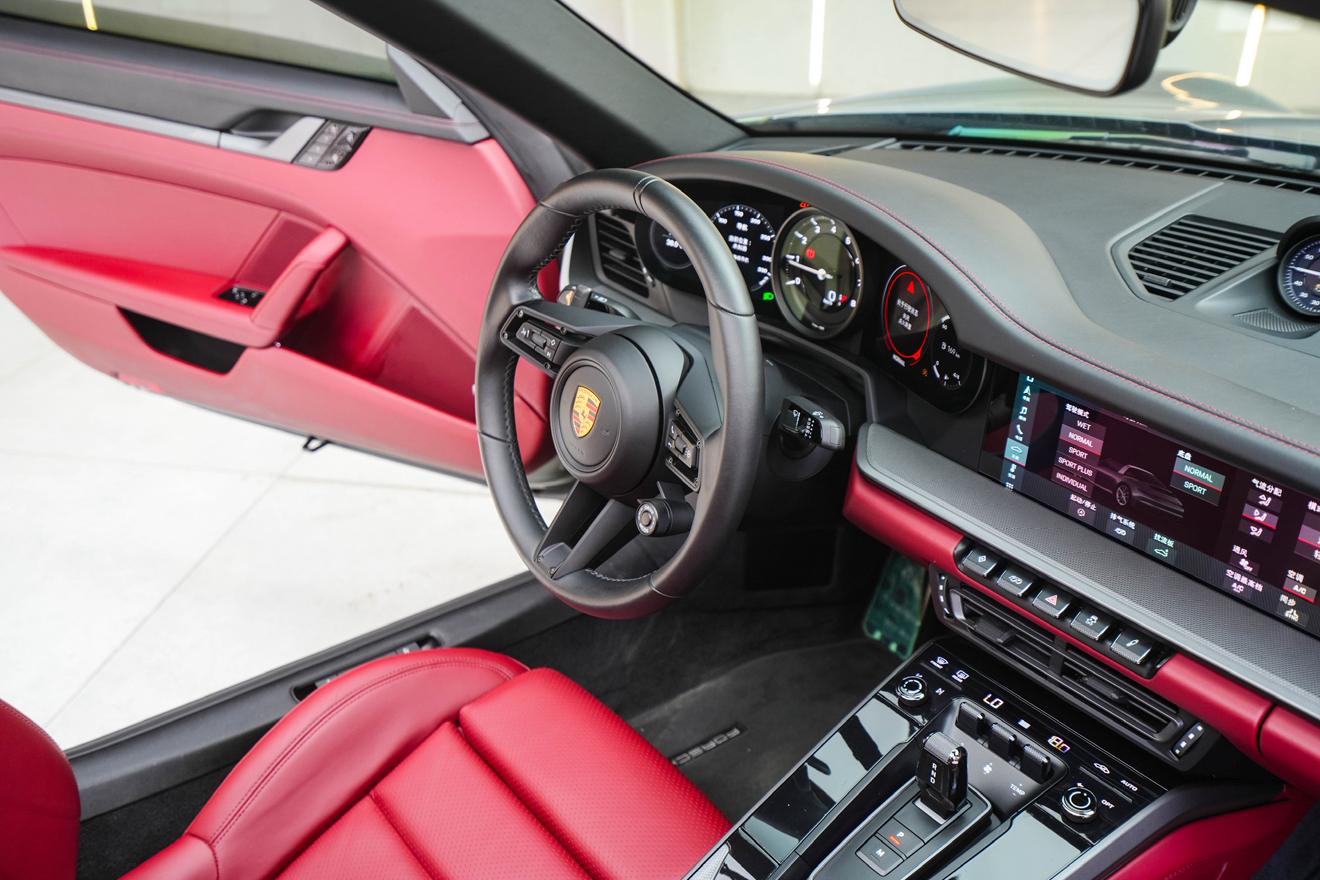 Porsche 911 2022 thumb 6