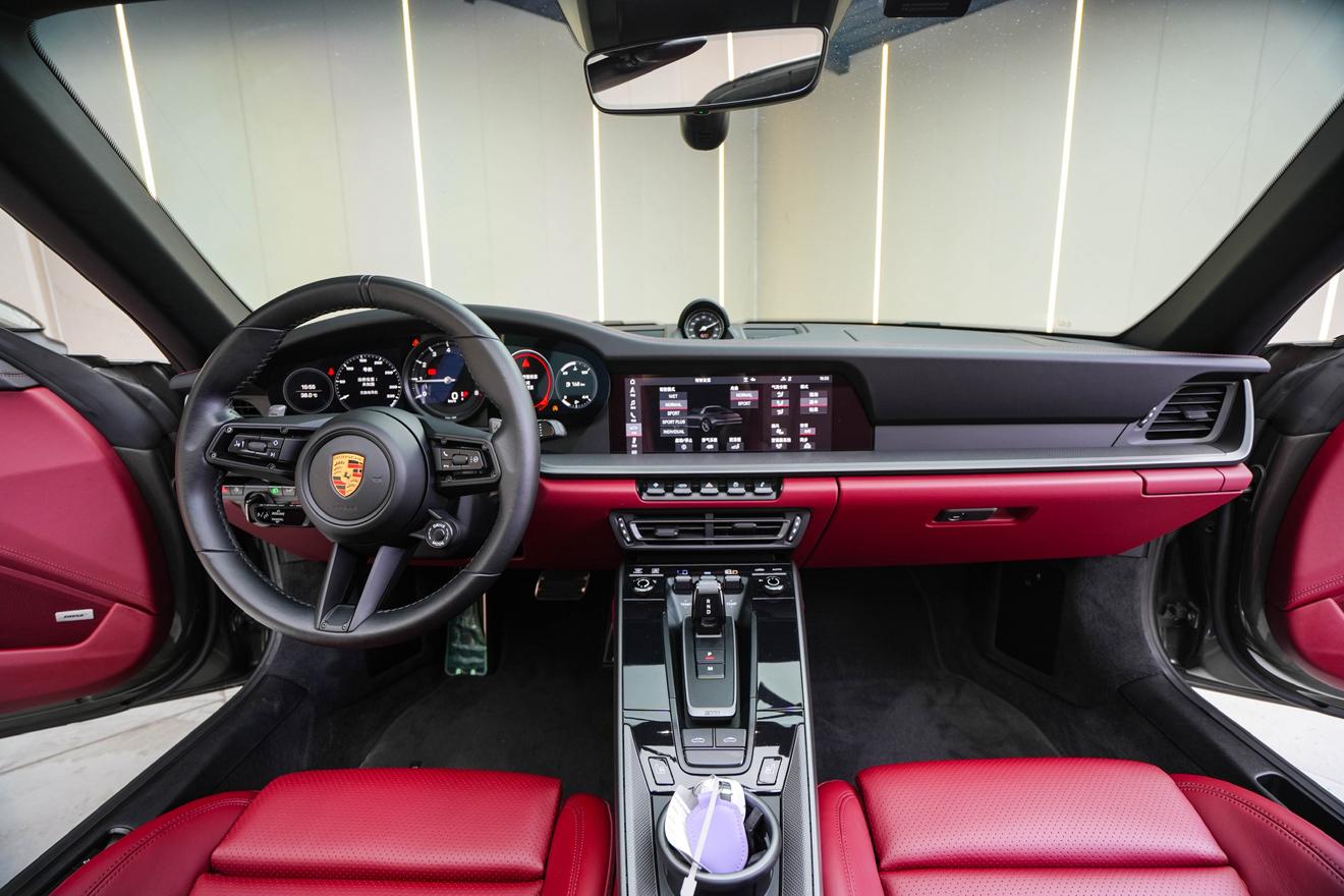 Porsche 911 2022 thumb 11