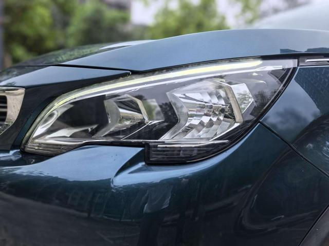 Peugeot 5008 2017 thumb 5