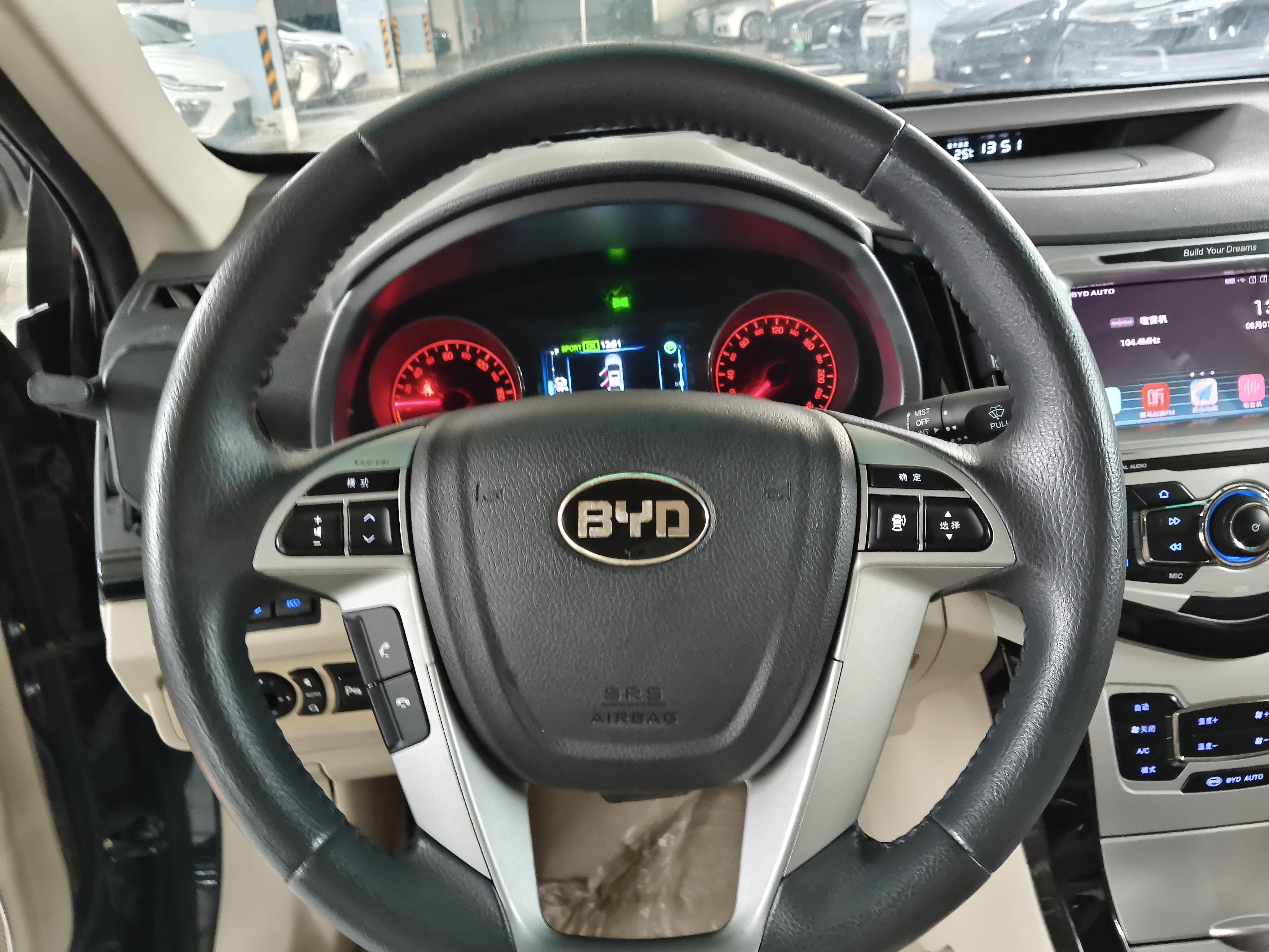 BYD E5 2017 thumb 10