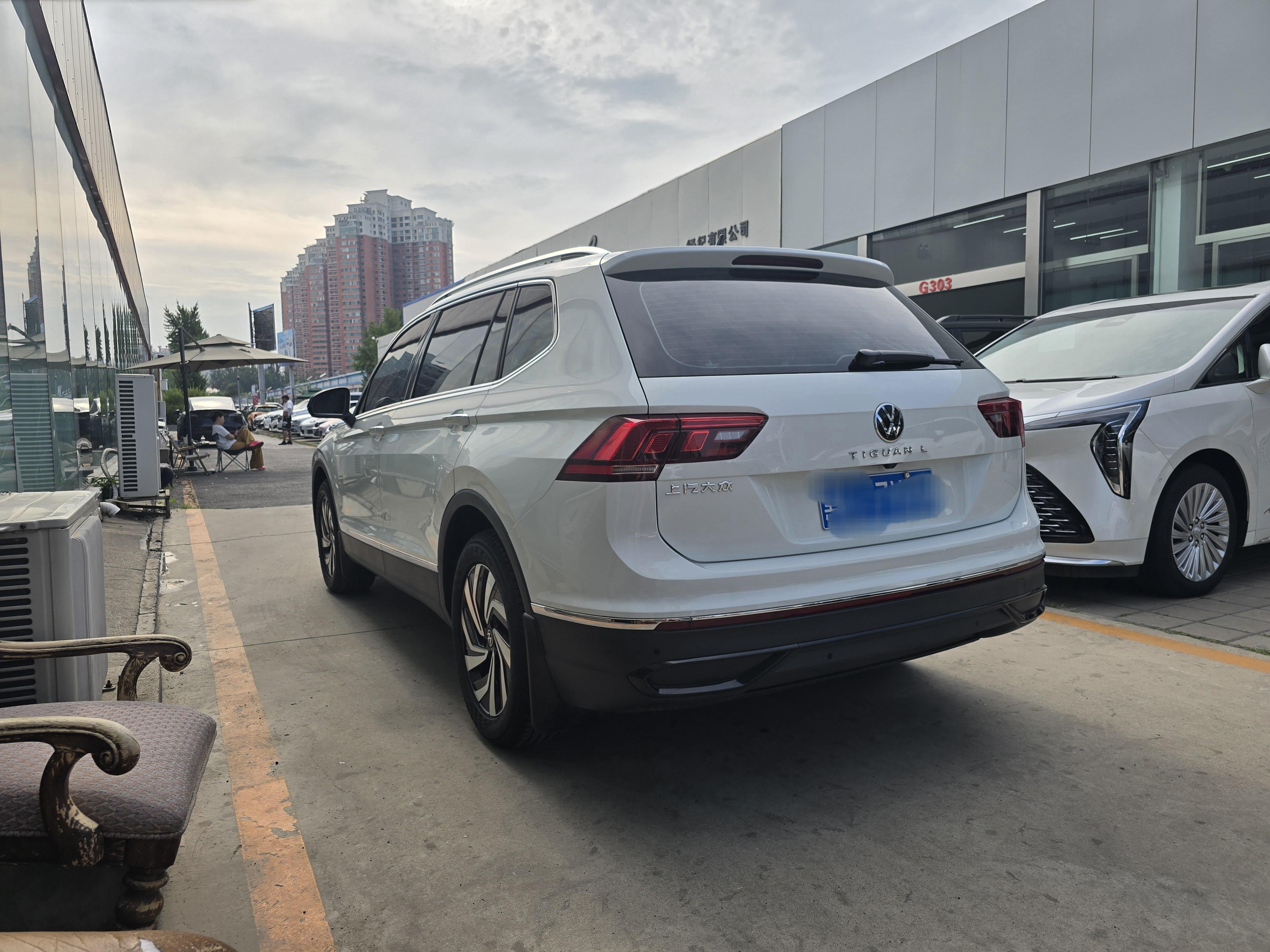 Volkswagen Tiguan 2024 thumb 2