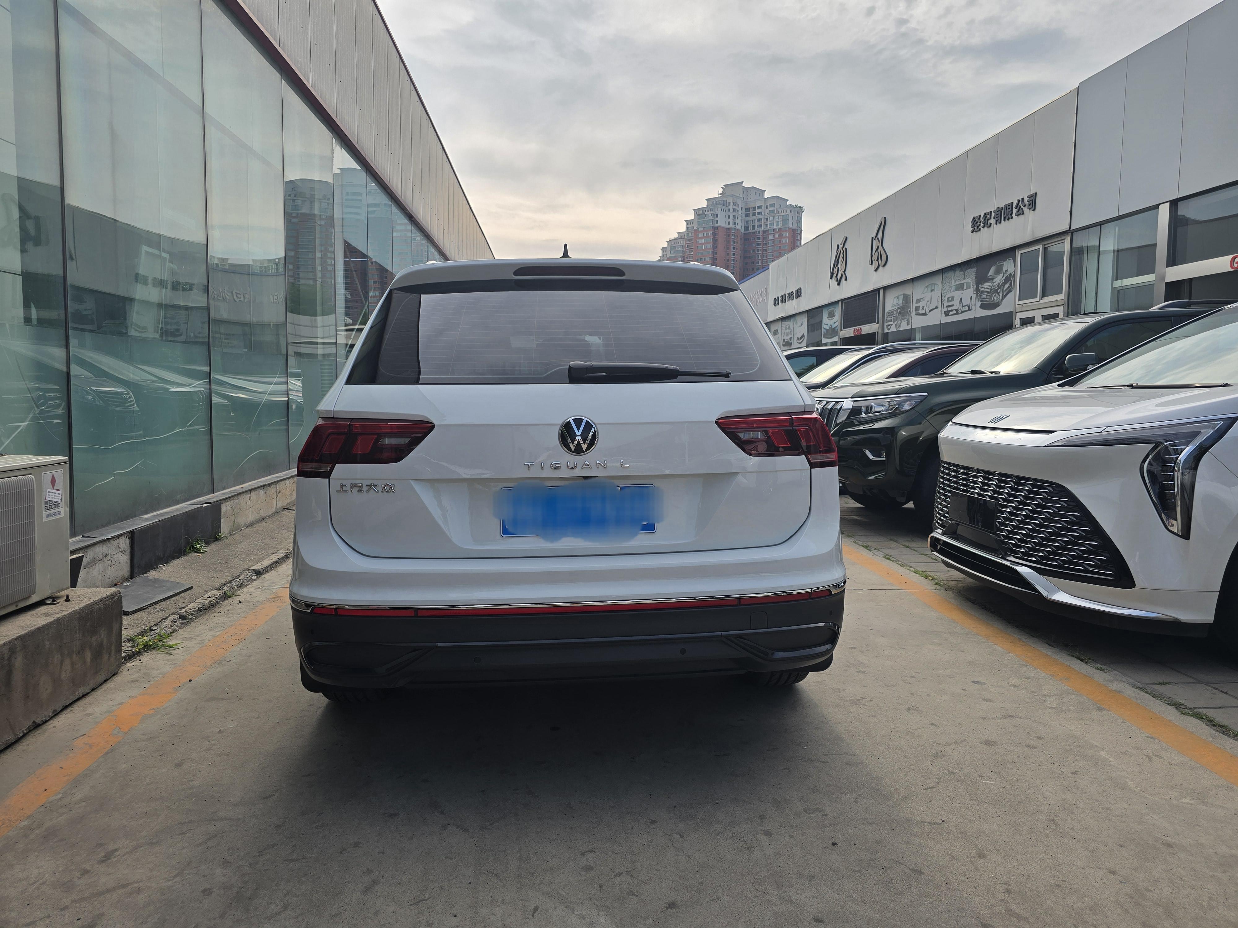 Volkswagen Tiguan 2024 thumb 3