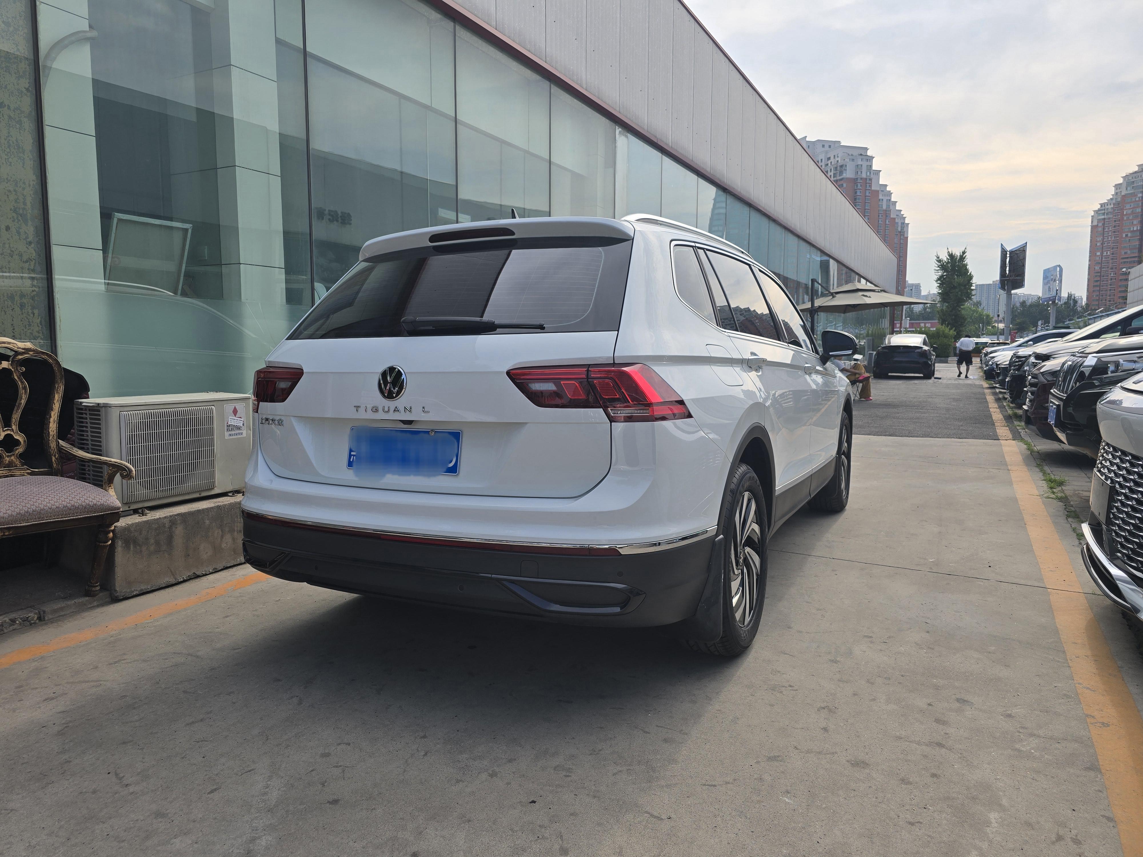Volkswagen Tiguan 2024 thumb 4