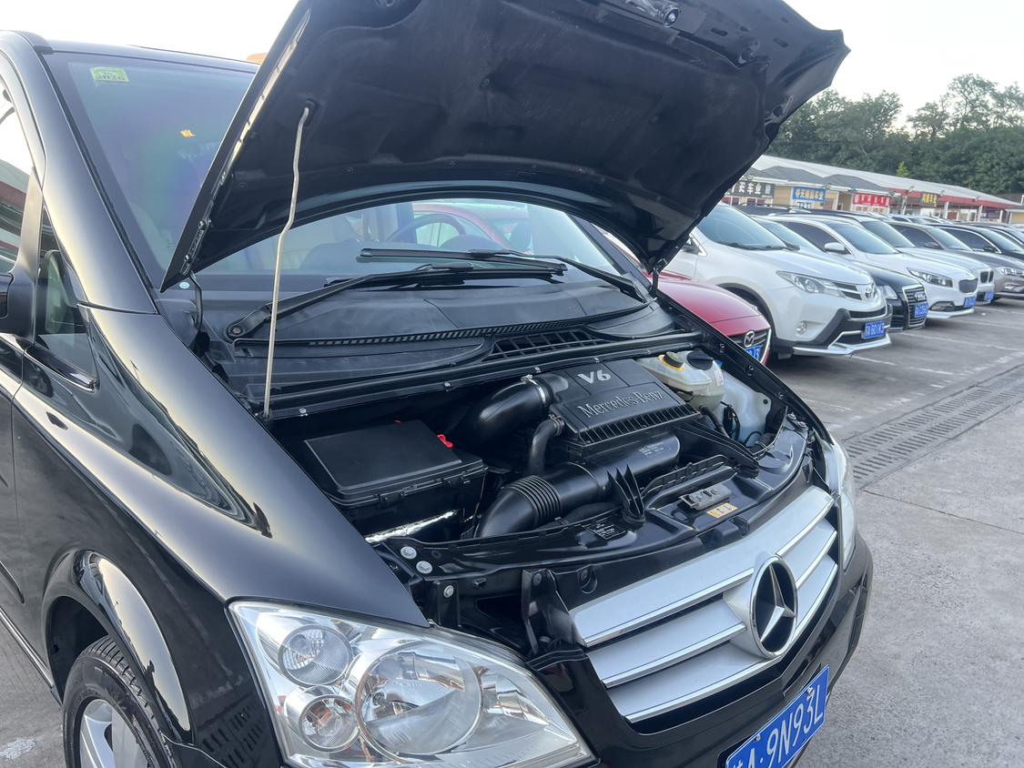Mercedes-Benz Wei Ya Nuo 2013 thumb 6