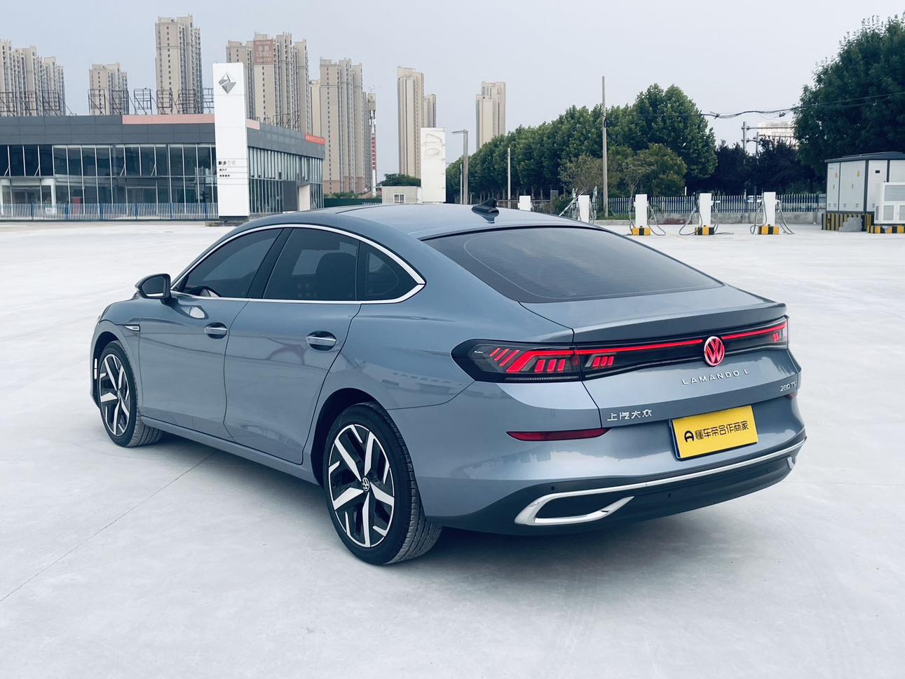Volkswagen Lamando 2022 thumb 2