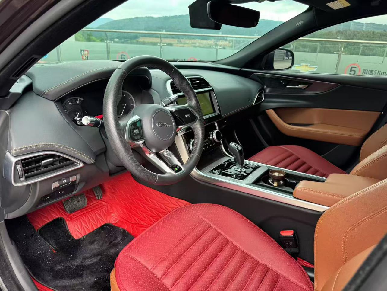 Jaguar XEL 2018 thumb 6