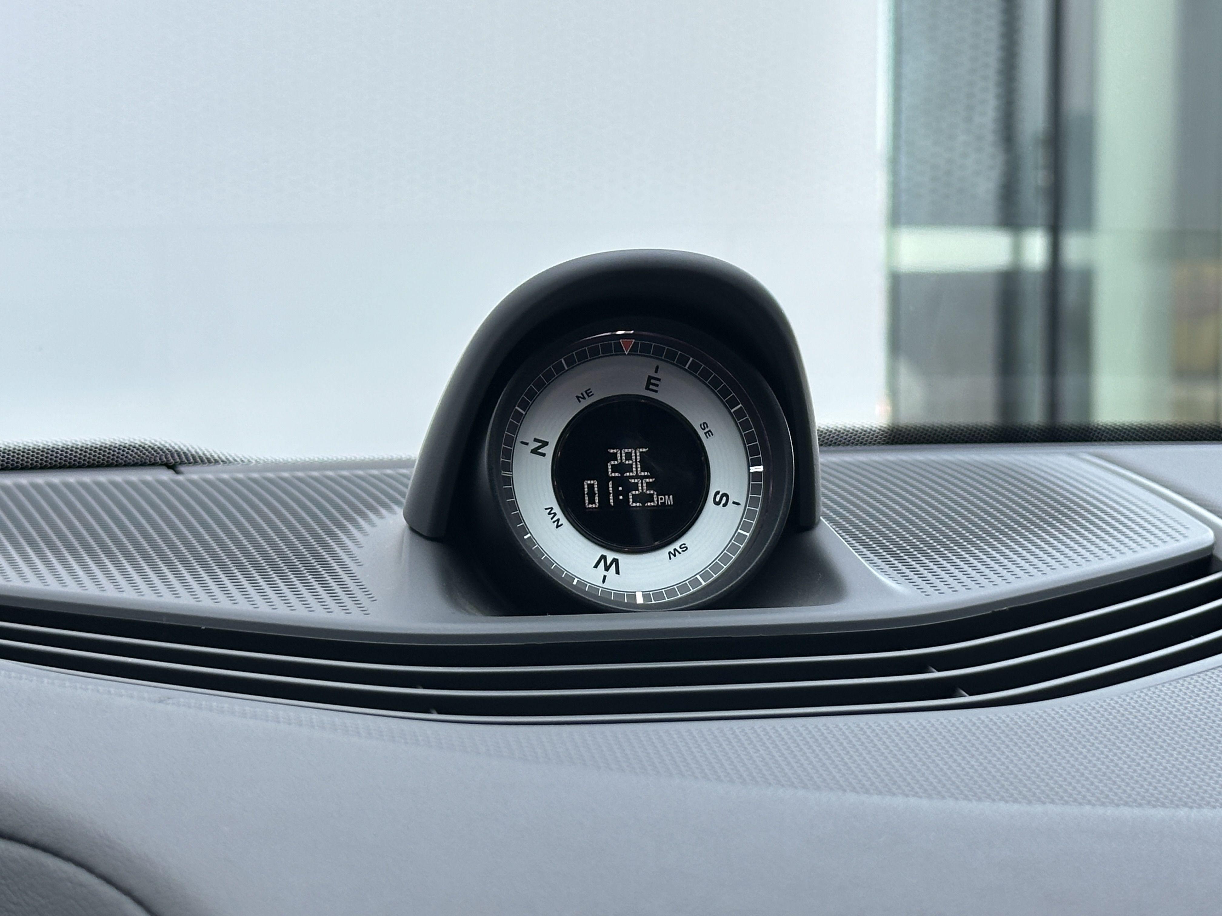 Porsche Taycan 2022 thumb 7