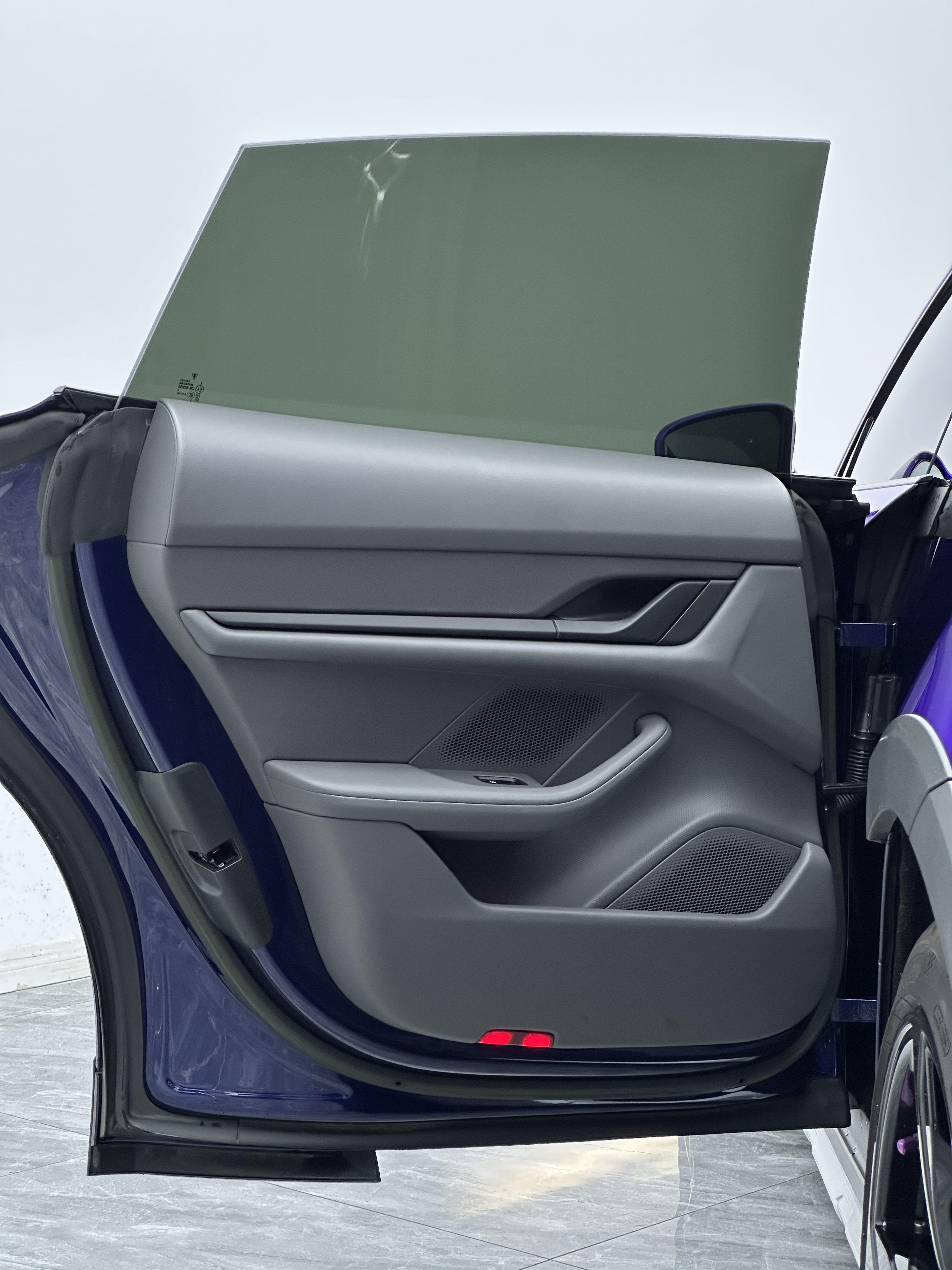 Porsche Taycan 2022 thumb 12