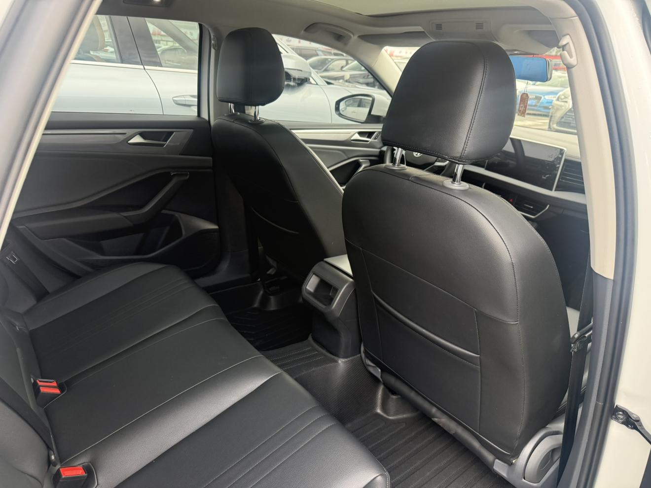 Volkswagen Sagitar 2023 thumb 8