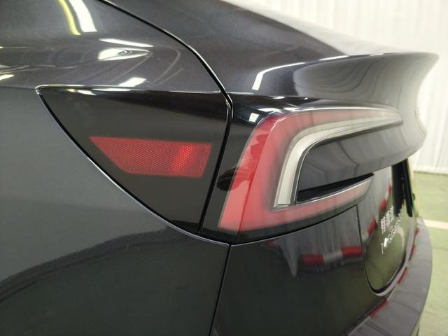 Tesla Model 3 2023 thumb 11