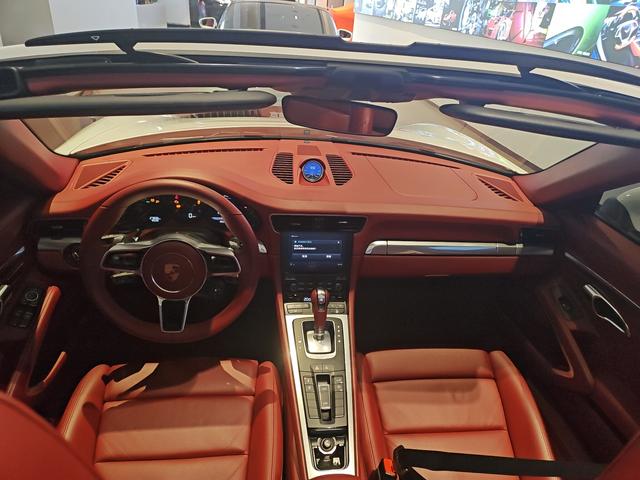 Porsche 911 2016 thumb 3