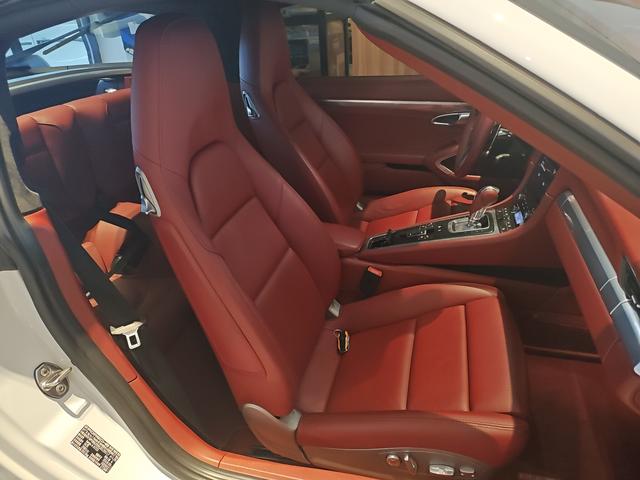 Porsche 911 2016 thumb 9