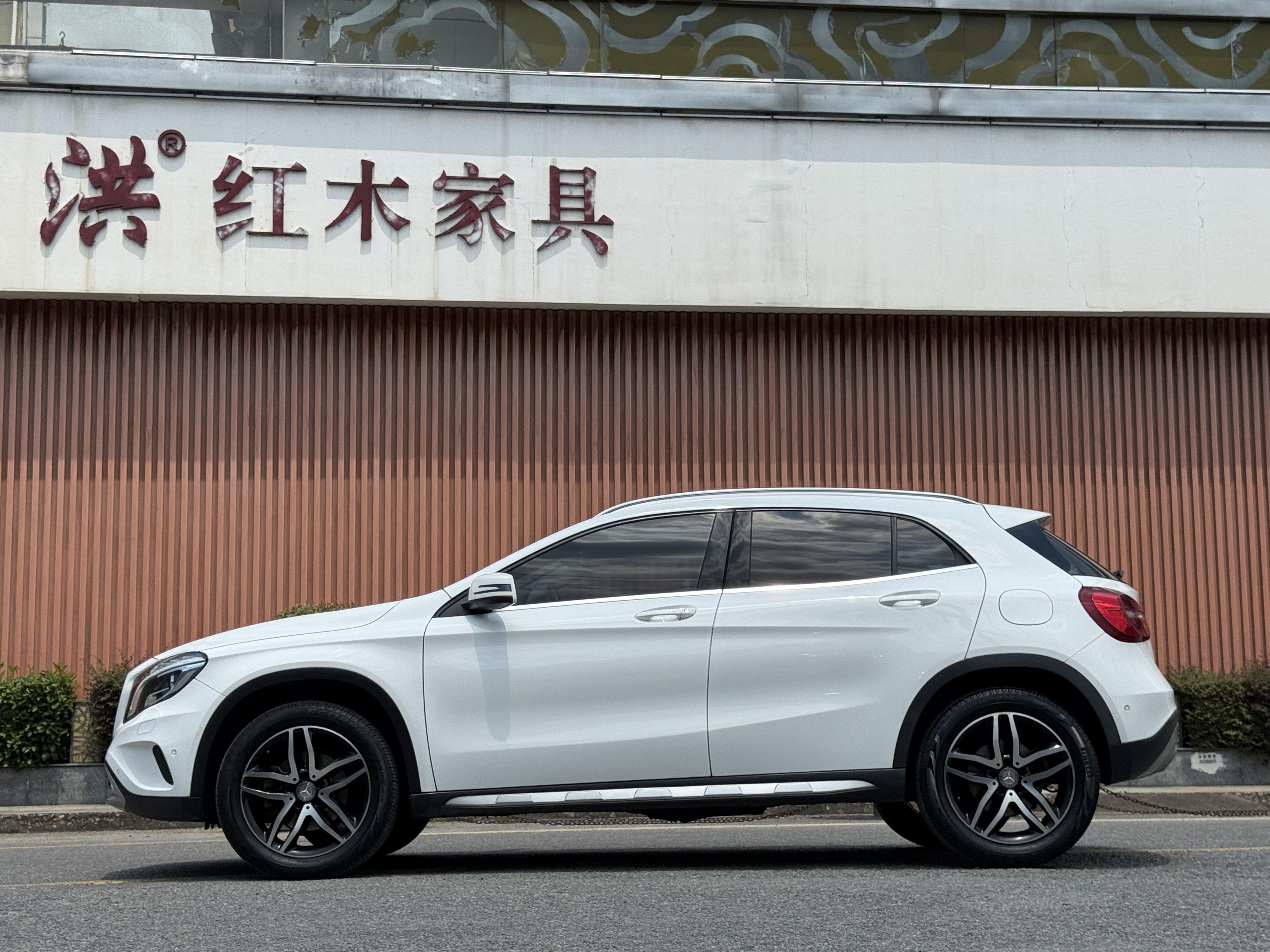 Mercedes-Benz GLA 2016 thumb 2